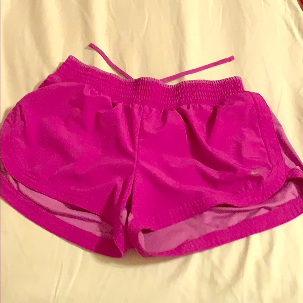 Running shorts with key zipper